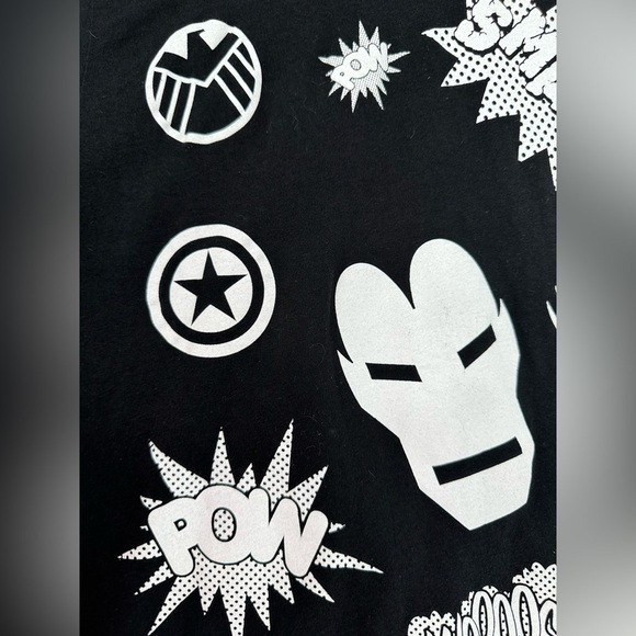 Black and white Marvel Avengers Unisex Graphic Tee - Picture 6 of 6